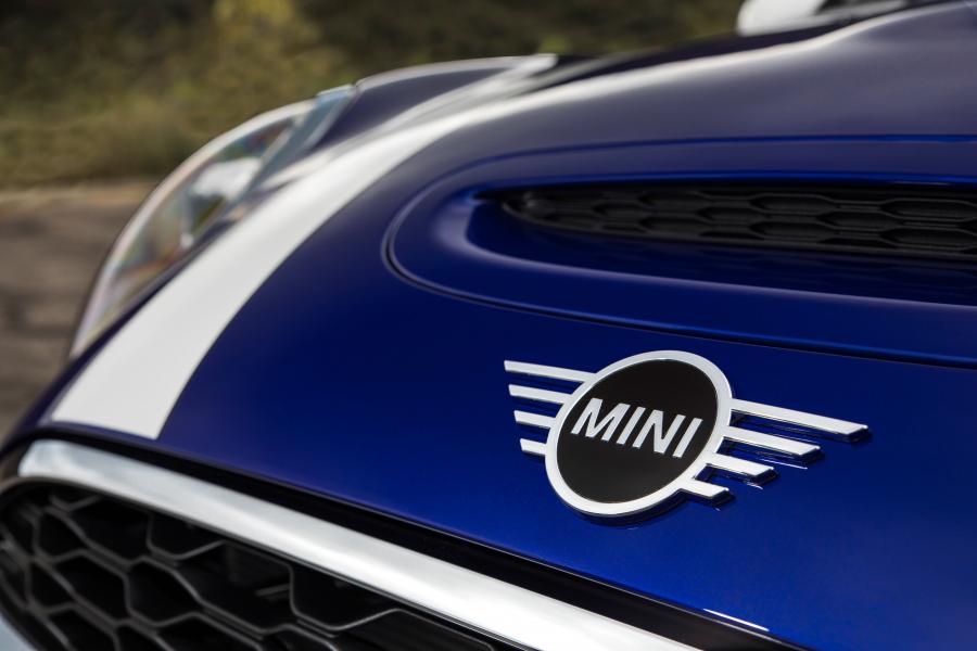 Логотип Mini Cooper S Cabrio (F57) 2018 года  (WW) (фото 198 из 222)